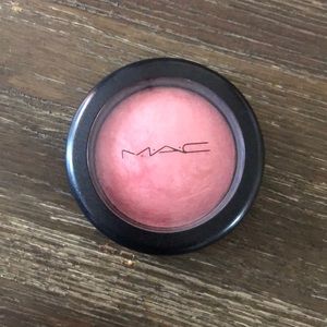 MAC Mineral Dainty blush
